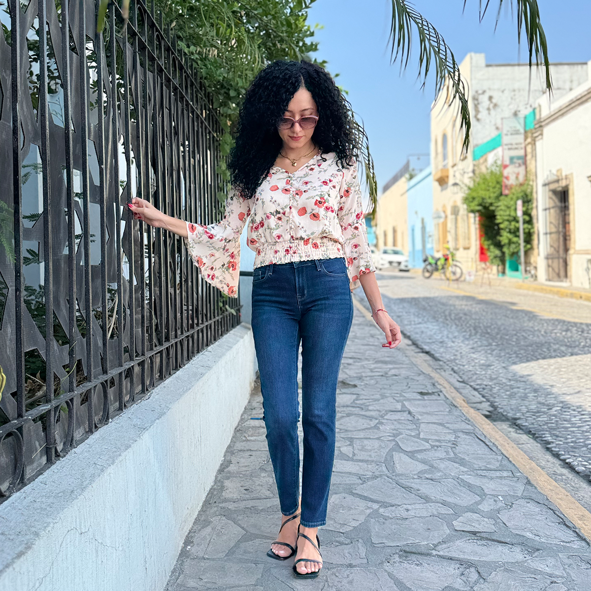 Blusa bohemia corta con mangas mariposa