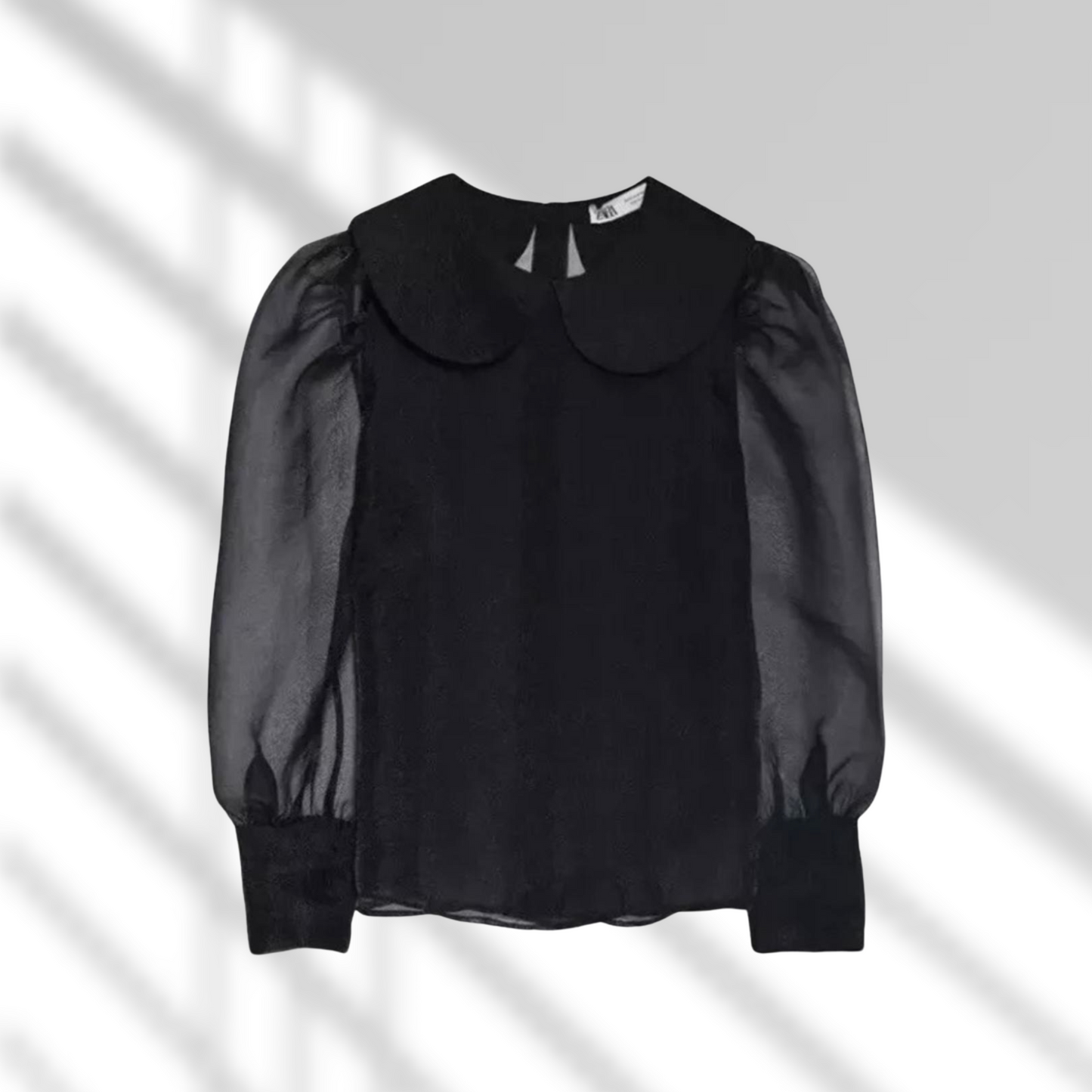 Blusa negra con mangas transparentes