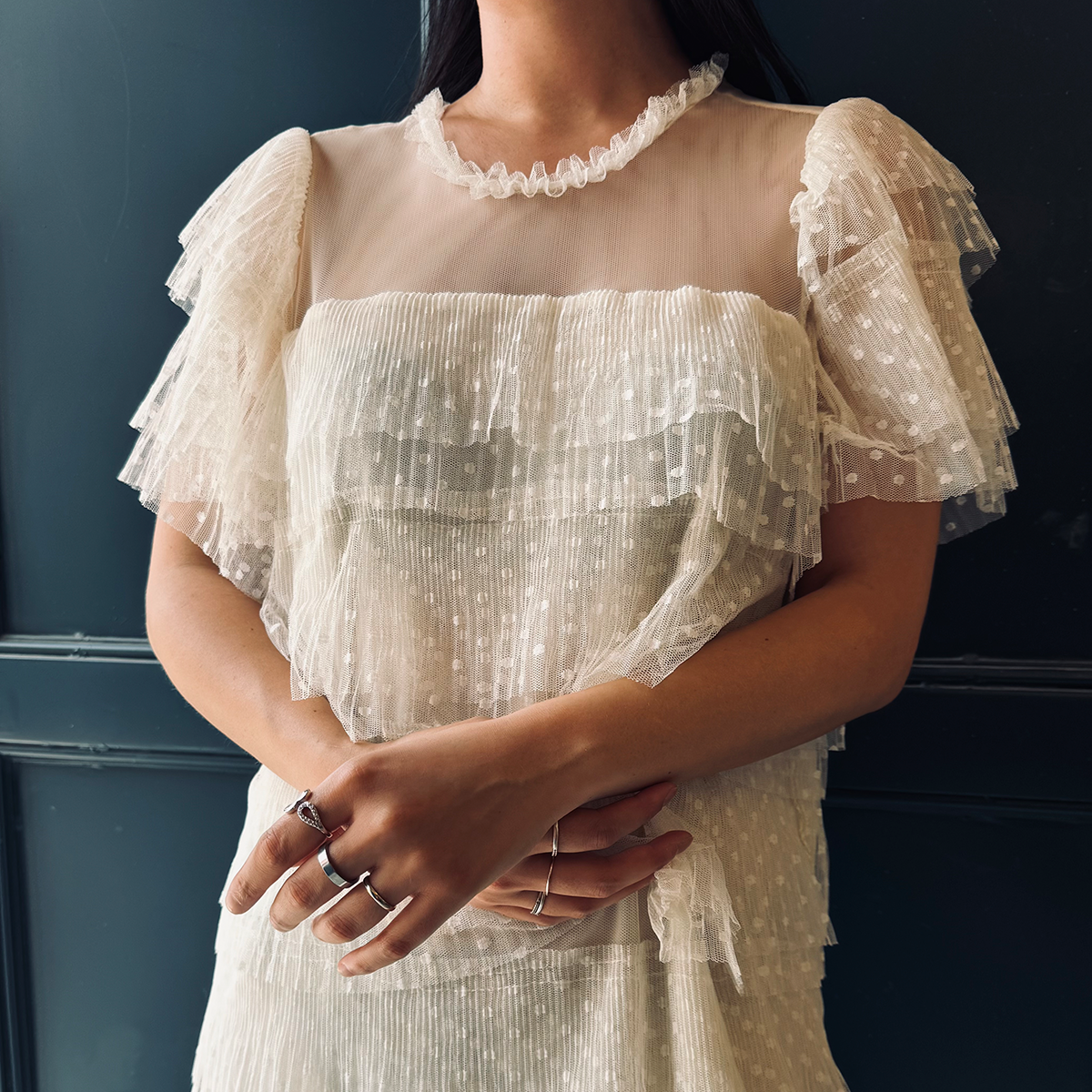 Vestido midi romántico beige