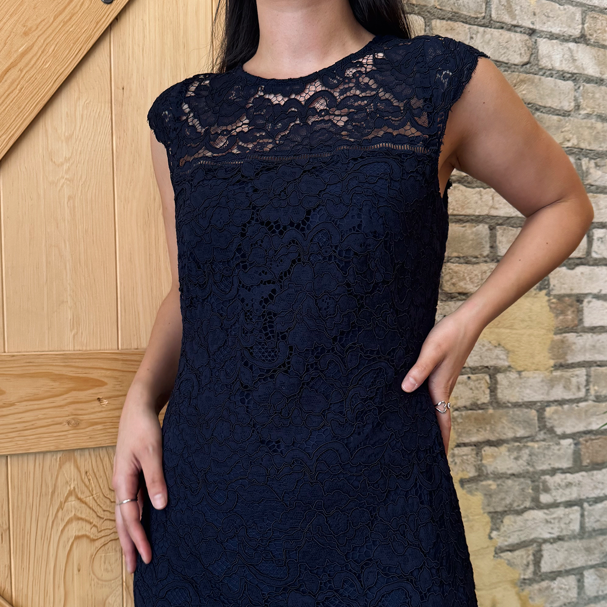 Vestido midi navy de encaje