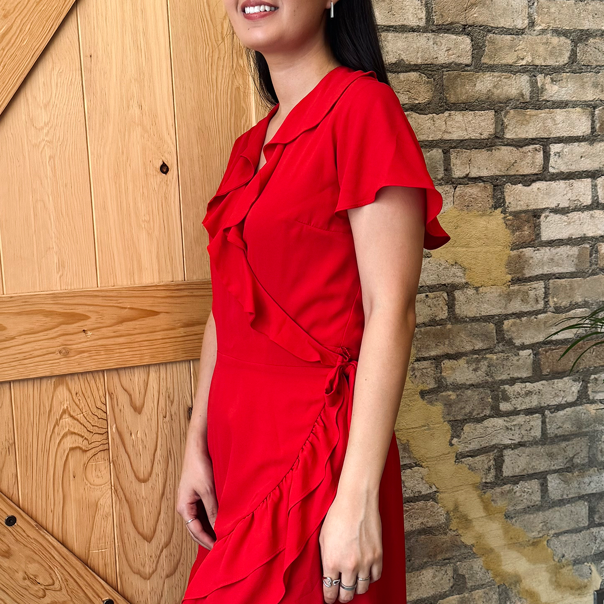 Vestido corto estilo envolvente rojo