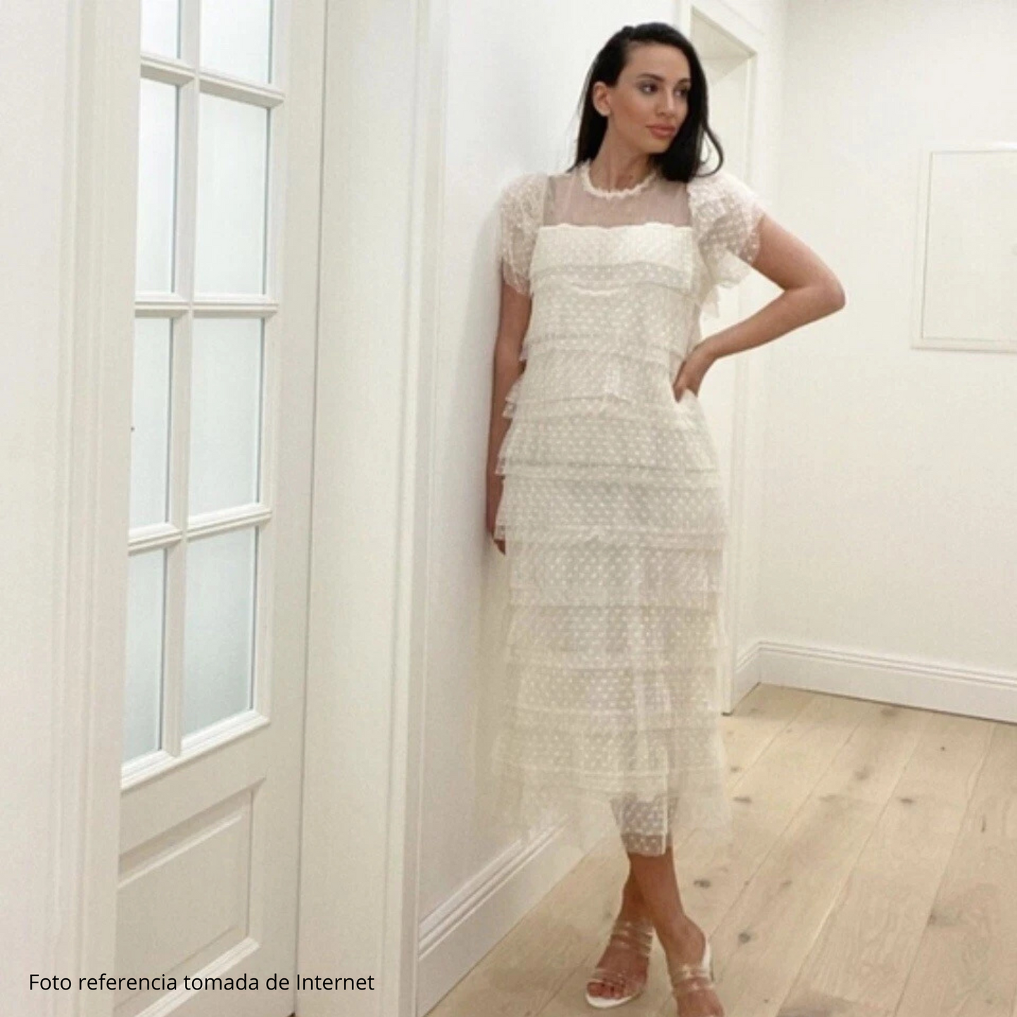 Vestido midi rómántico beige