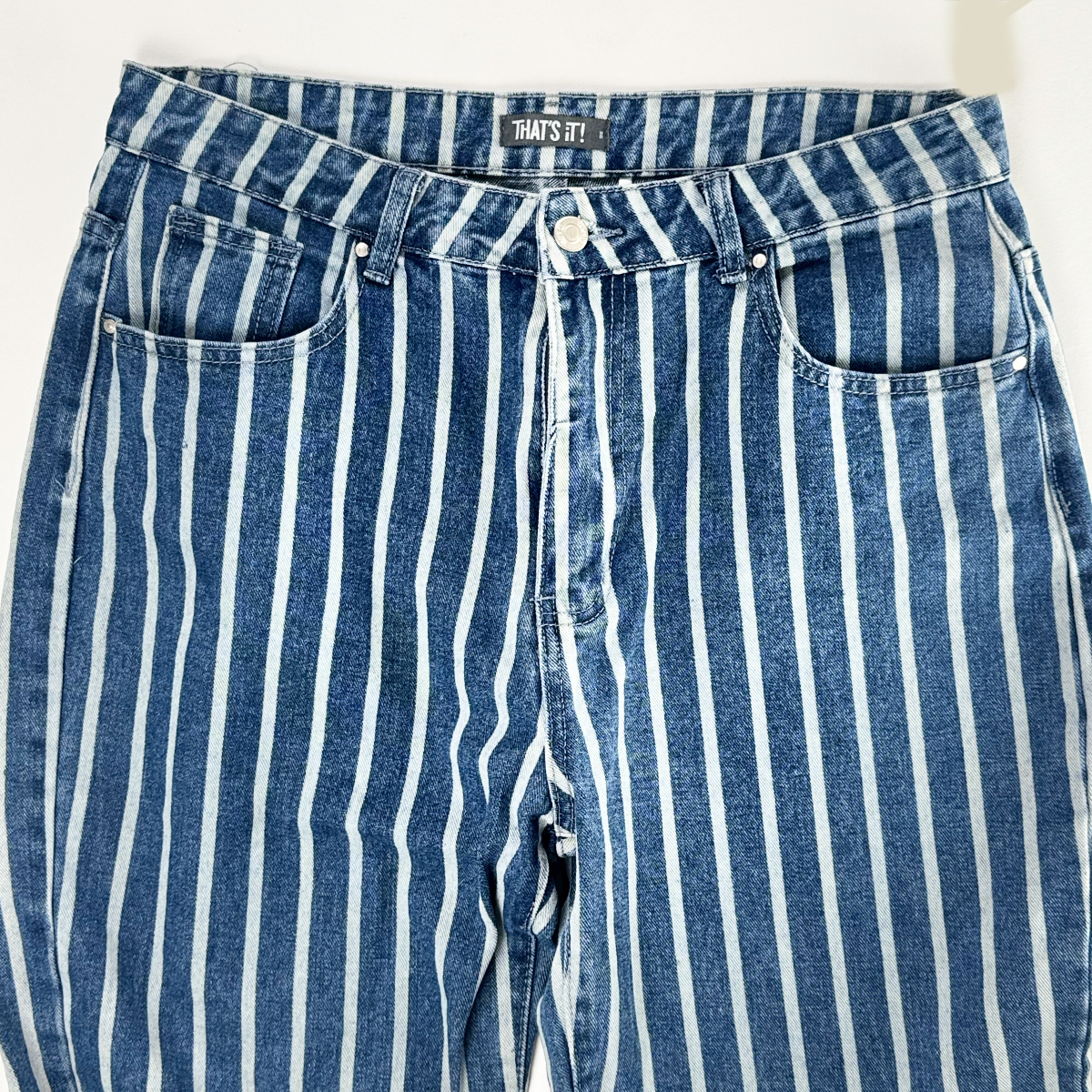 Jeans con rayas blancas