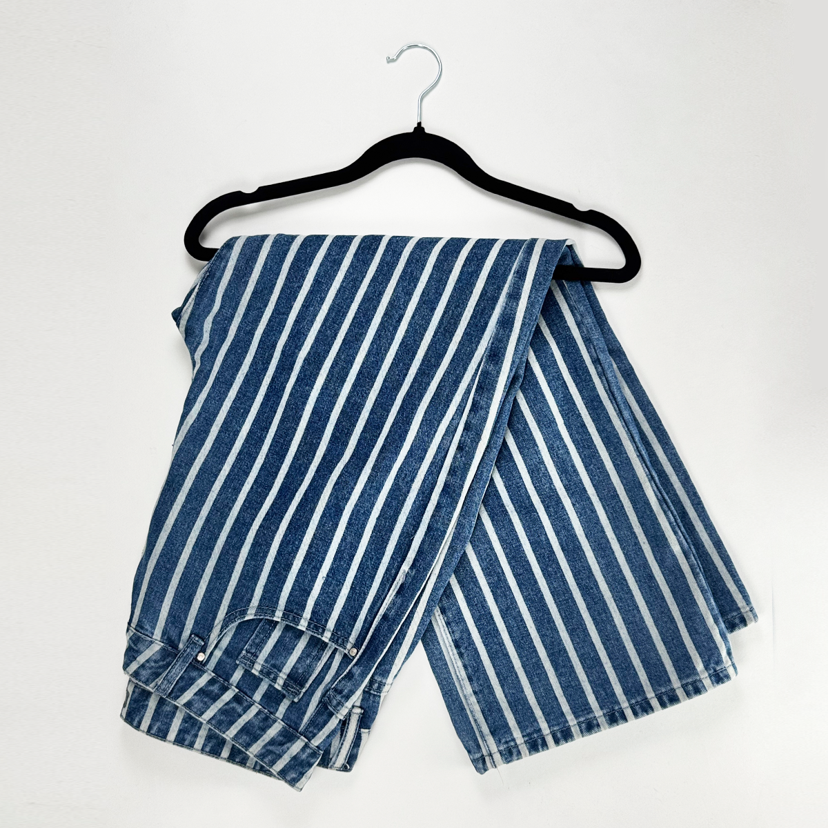 Jeans con rayas blancas