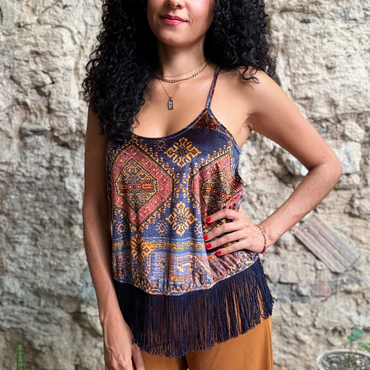 Top aterciopelado bohemio con flecos
