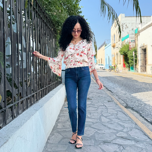 Blusa bohemia corta con mangas mariposa