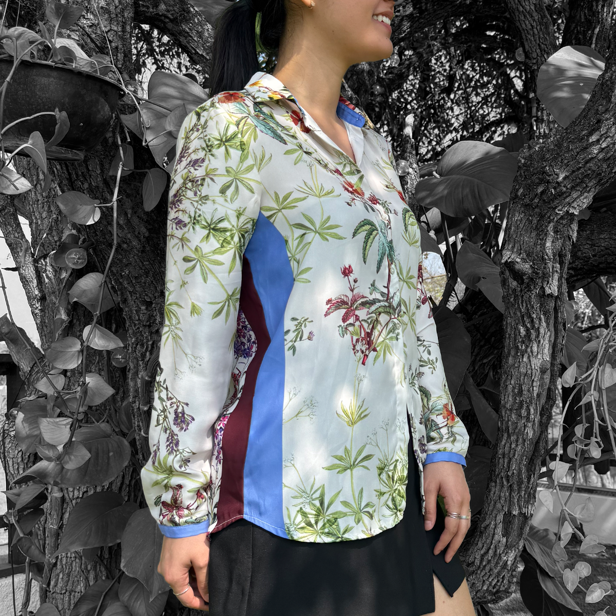 Blusa floreada satinada