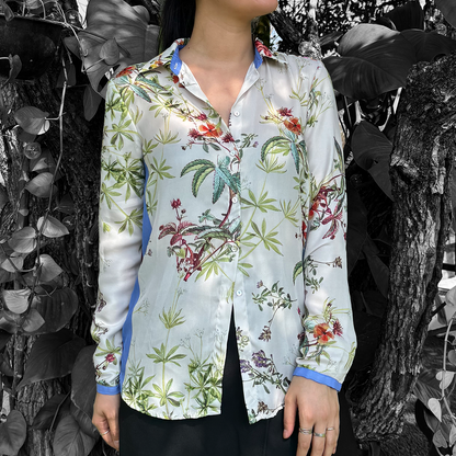Blusa floreada satinada