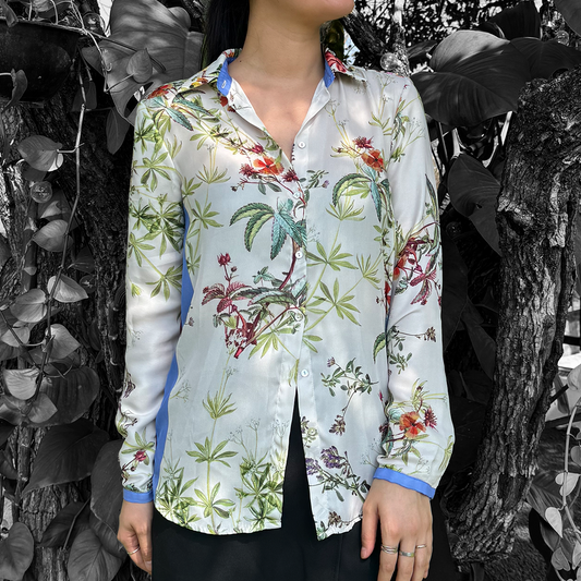 Blusa floreada satinada