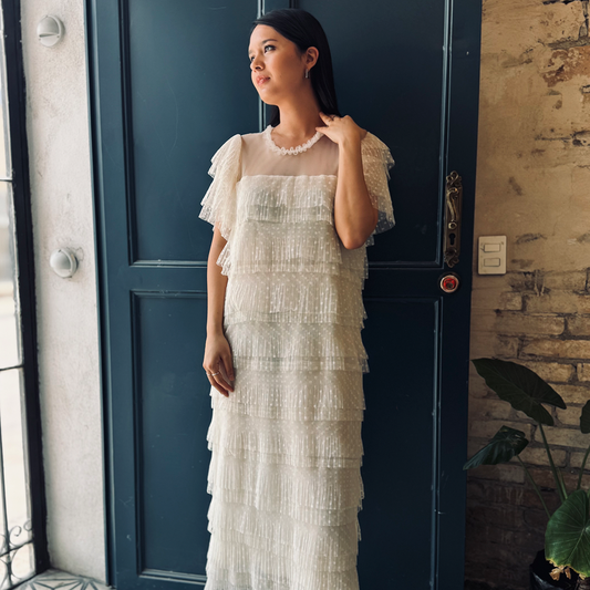 Vestido midi romántico beige