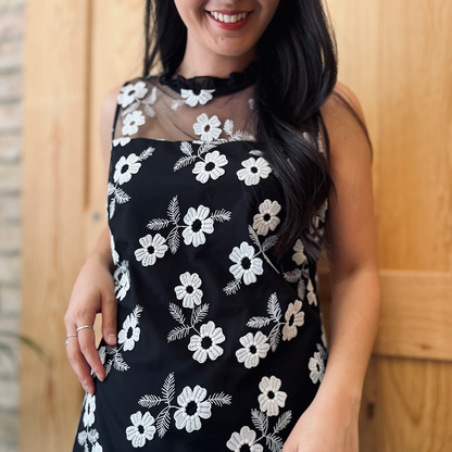 Vestido corto con flores