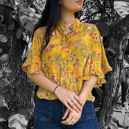 Blusa floreada amarilla