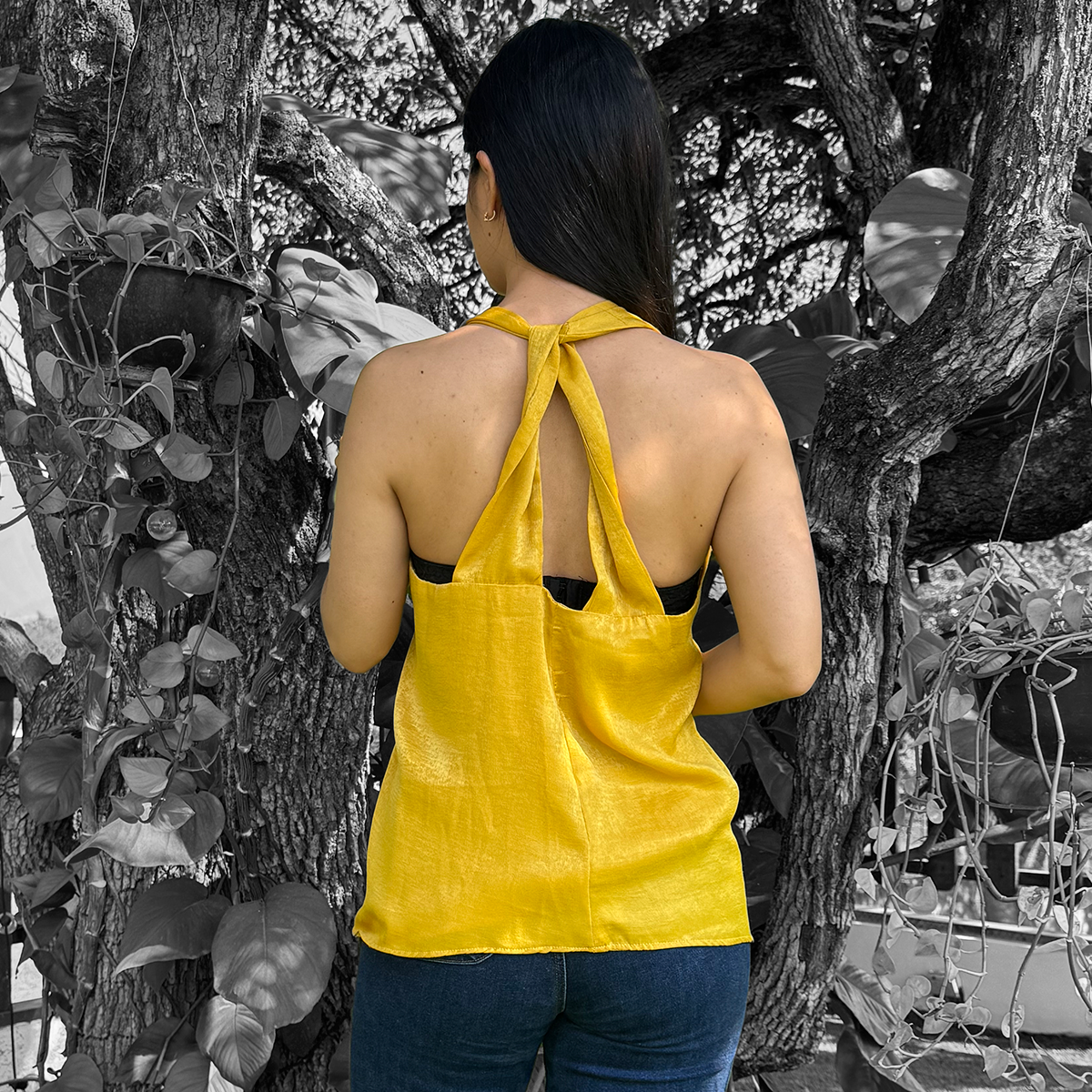 Top halter satinado amarillo