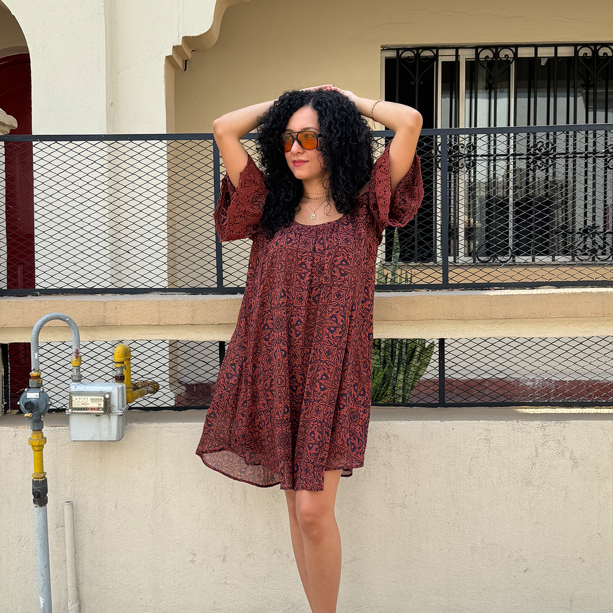 Vestido bohemio con hombros descubiertos