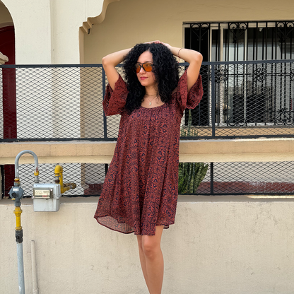 Vestido bohemio con hombros descubiertos