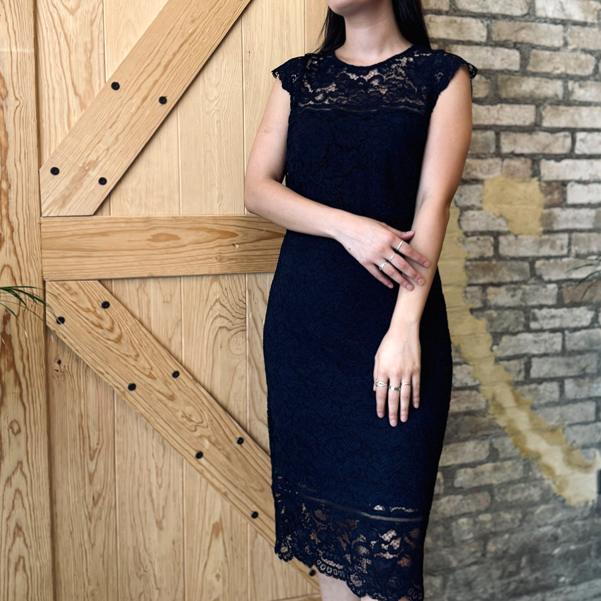 Vestido midi navy de encaje