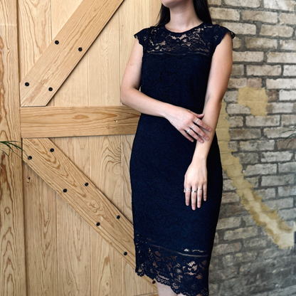 Vestido midi navy de encaje