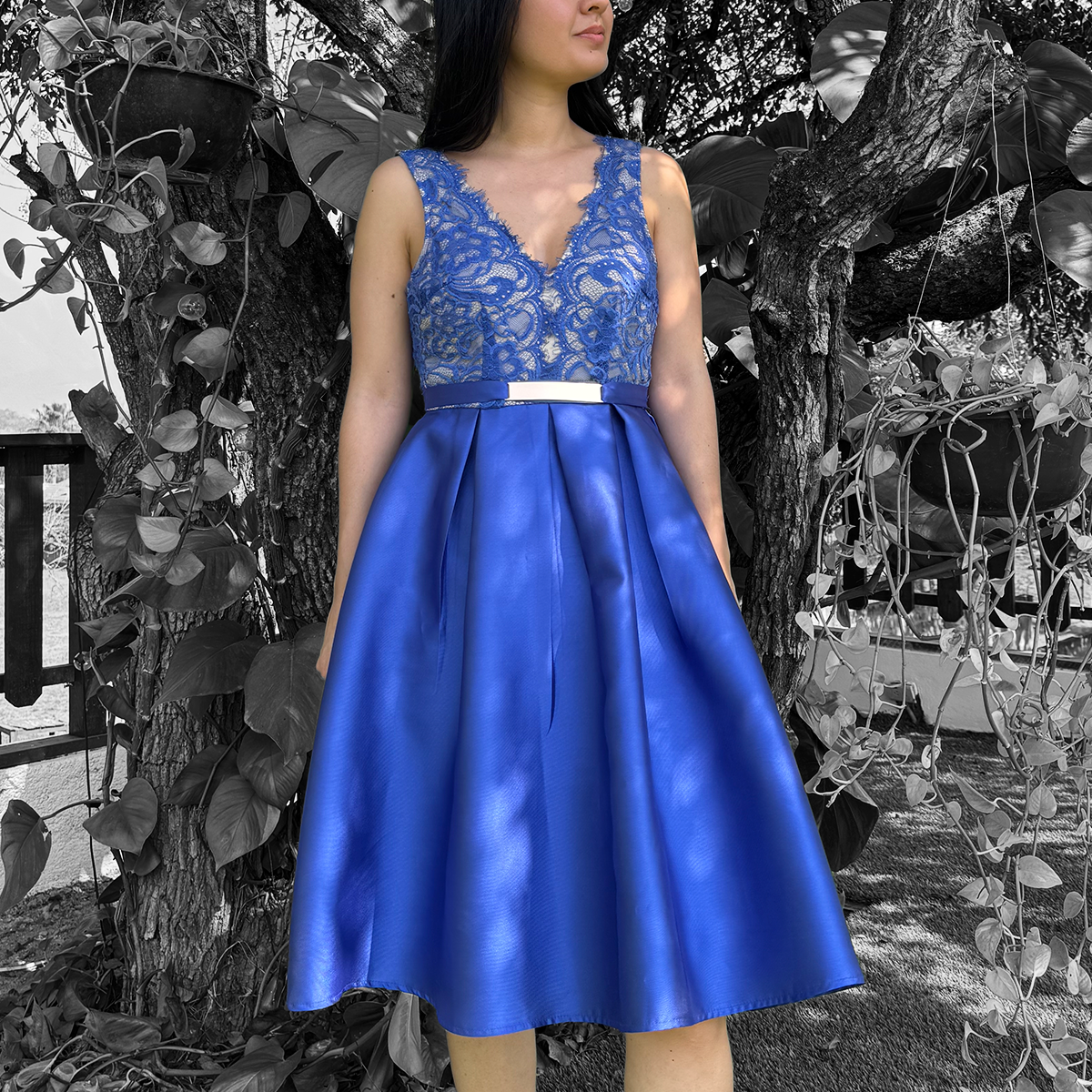Vestido midi azul con encaje