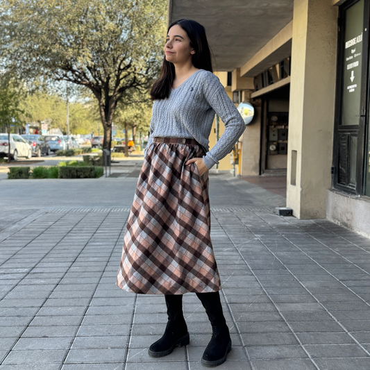 Falda midi escocesa de lana