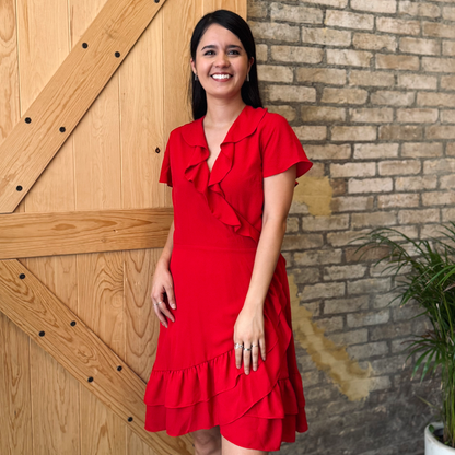 Vestido corto estilo envolvente rojo