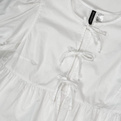 Blusa coqueta con mangas abullonadas