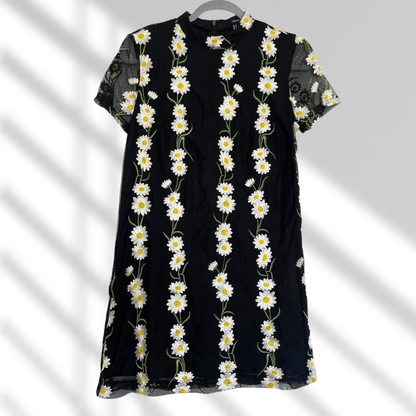 Vestido corto negro con flores