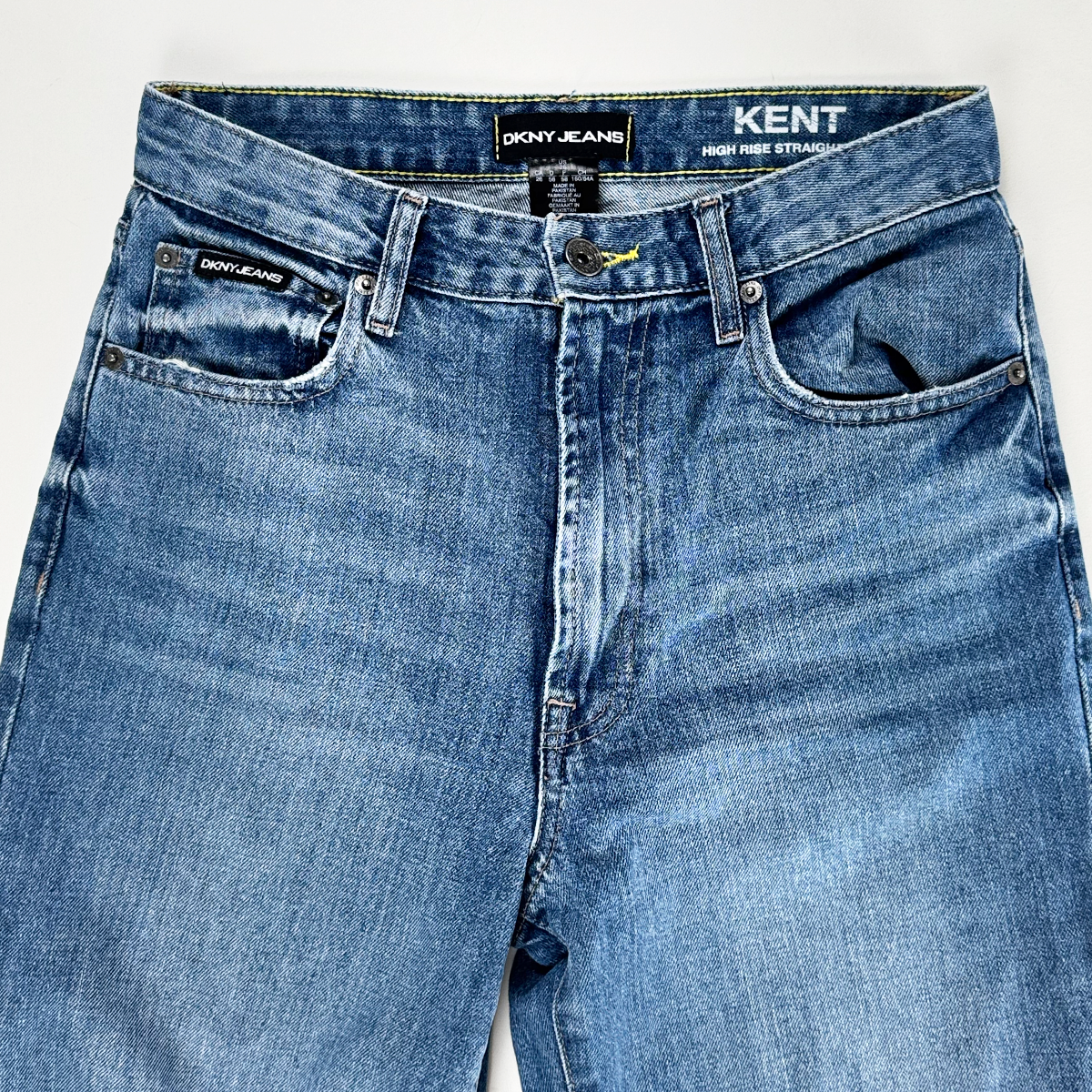 Jeans con detalle en tobillos DKNY