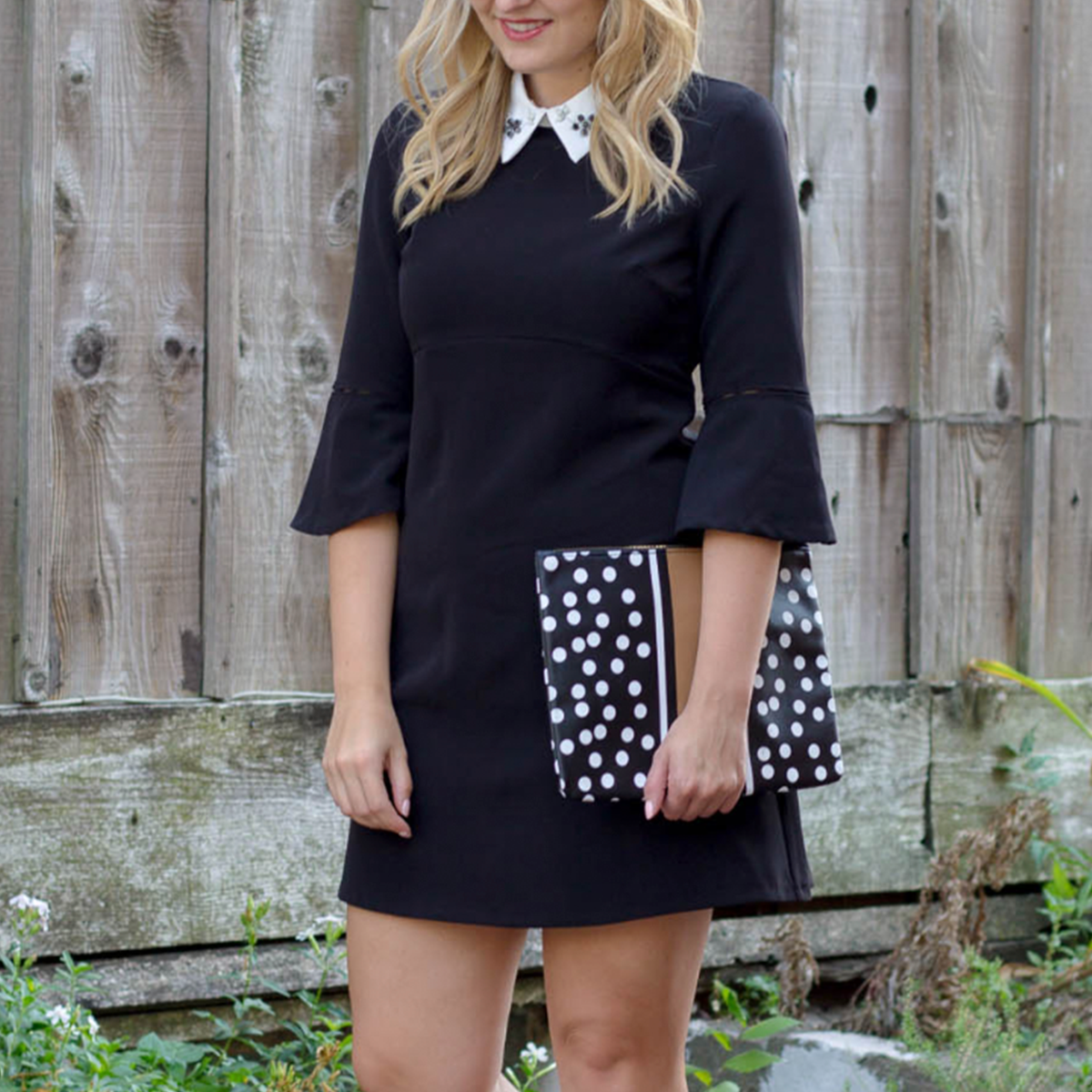 Vestido negro con cuello blanco